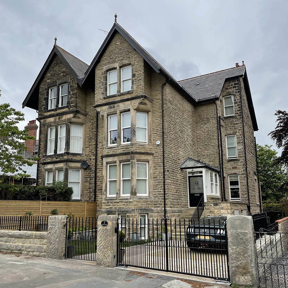 stone-pointing-with-scaffold